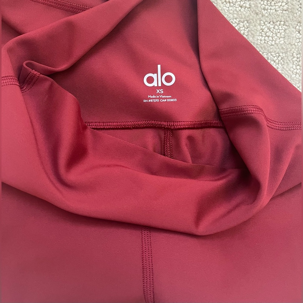 Alo Yoga High Waist Airlift Leggings Cranberry
Size XS Extra Small - Picture 4 of 6